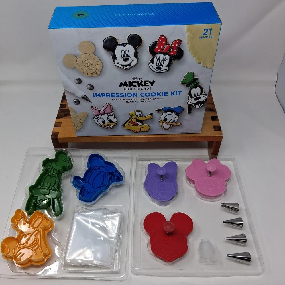 Williams Sonoma Disney Mickey and Friends Impression Cookie Kit 21 Piece Set